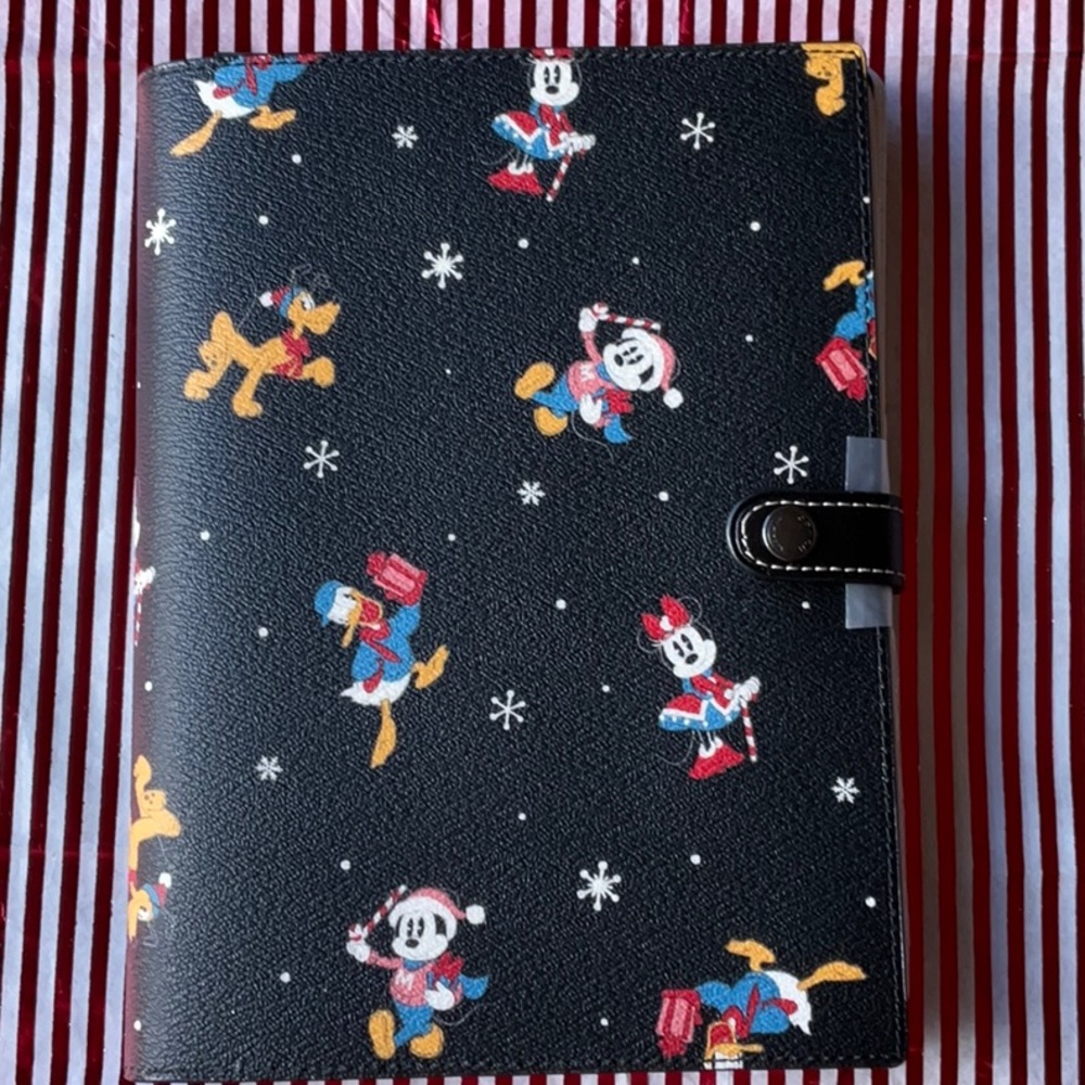 🎁 DISNEY X COACH NOTEBOOK & PENCIL CASE & DUSTCOVER WITH HOLIDAY PRINT 🎁 - Picture 8 of 16